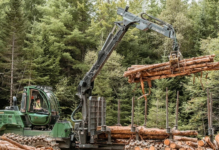 MLOFT student Dylan Hooper practices moving and stacking logs with a John Deere forwarder.